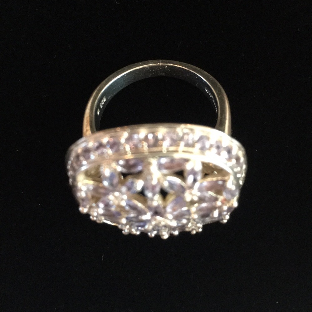 Gorgeous sterling silver and Tanzanite ring